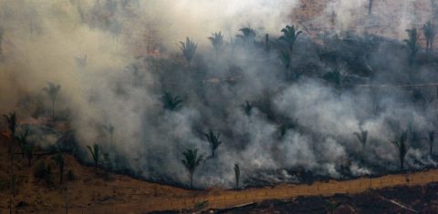 Imagem aérea dos incêndios na região de Boca do Acre, na Amazônia, capturada no último fim de semana. Foto Lula Sampaio/AFP