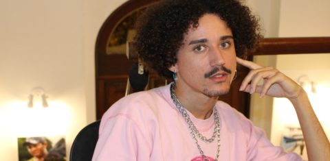 Jovem gay evangélico: foi ainda na escola que Gabriel começou a sentir atração por meninos
