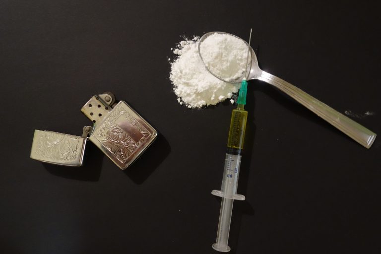 Heroína pronta para ser consumida: especialistas temem que usuários consumam drogas ainda mais pesadas durante pandemia (Foto: Reno Beranger/PIxabay)