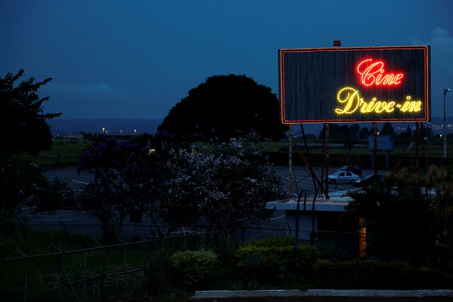 Cine Drive In em Brasília, último do gênero no país: com a pandemia de covid-19, hoje é o único cinema aberto do Distrito Federal (Foto: Divulgação)