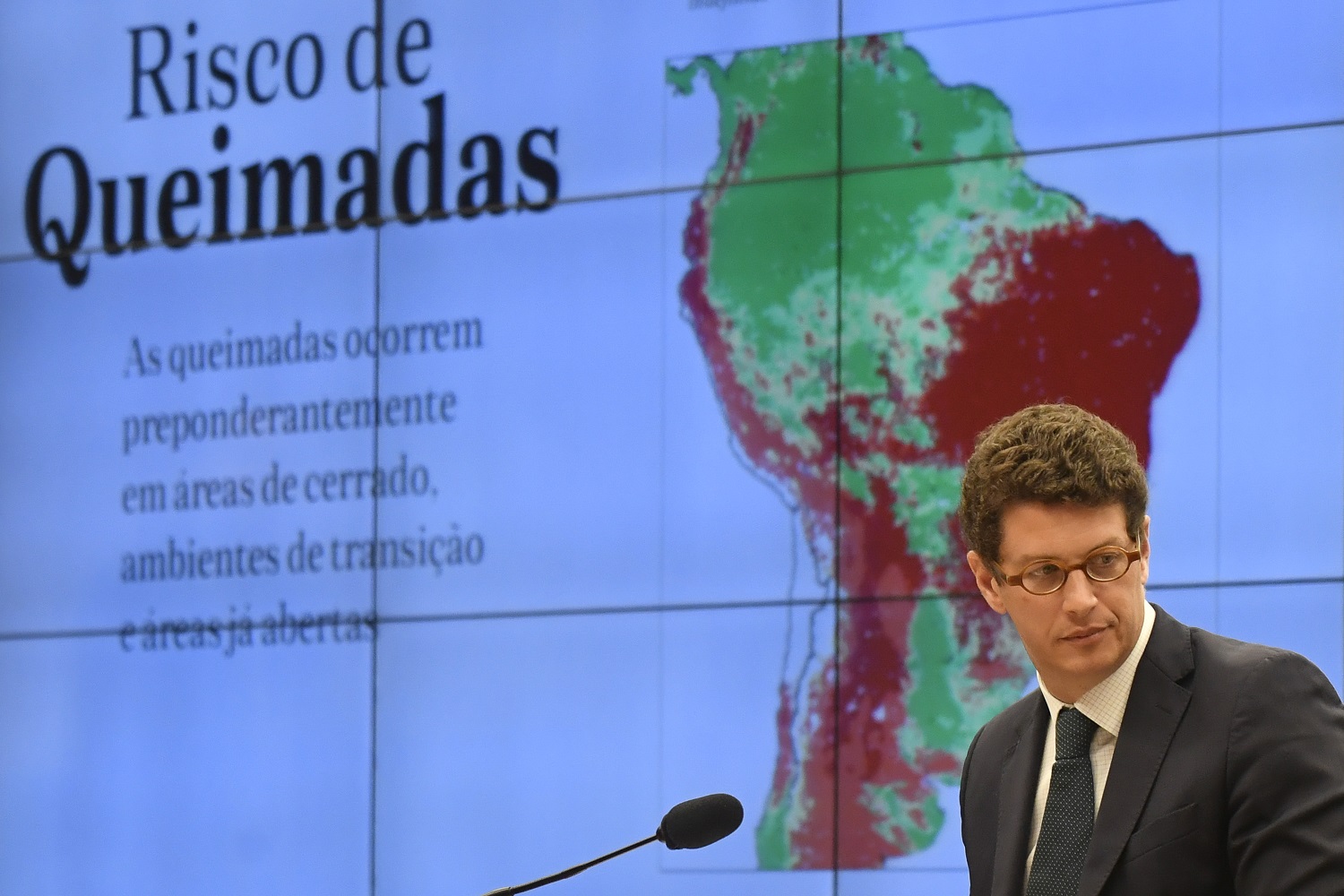 Foto Mateus Bonomi/AGIF/AFP O ministro do Meio Ambiente, Ricardo Salles, tenta explicar o aumento dos desmatamentos na Amazônia na Comissão de Meio Ambiente e Desenvolvimento da Câmara dos Deputados. Foto Mateus Bonomi/AGIF/AFP