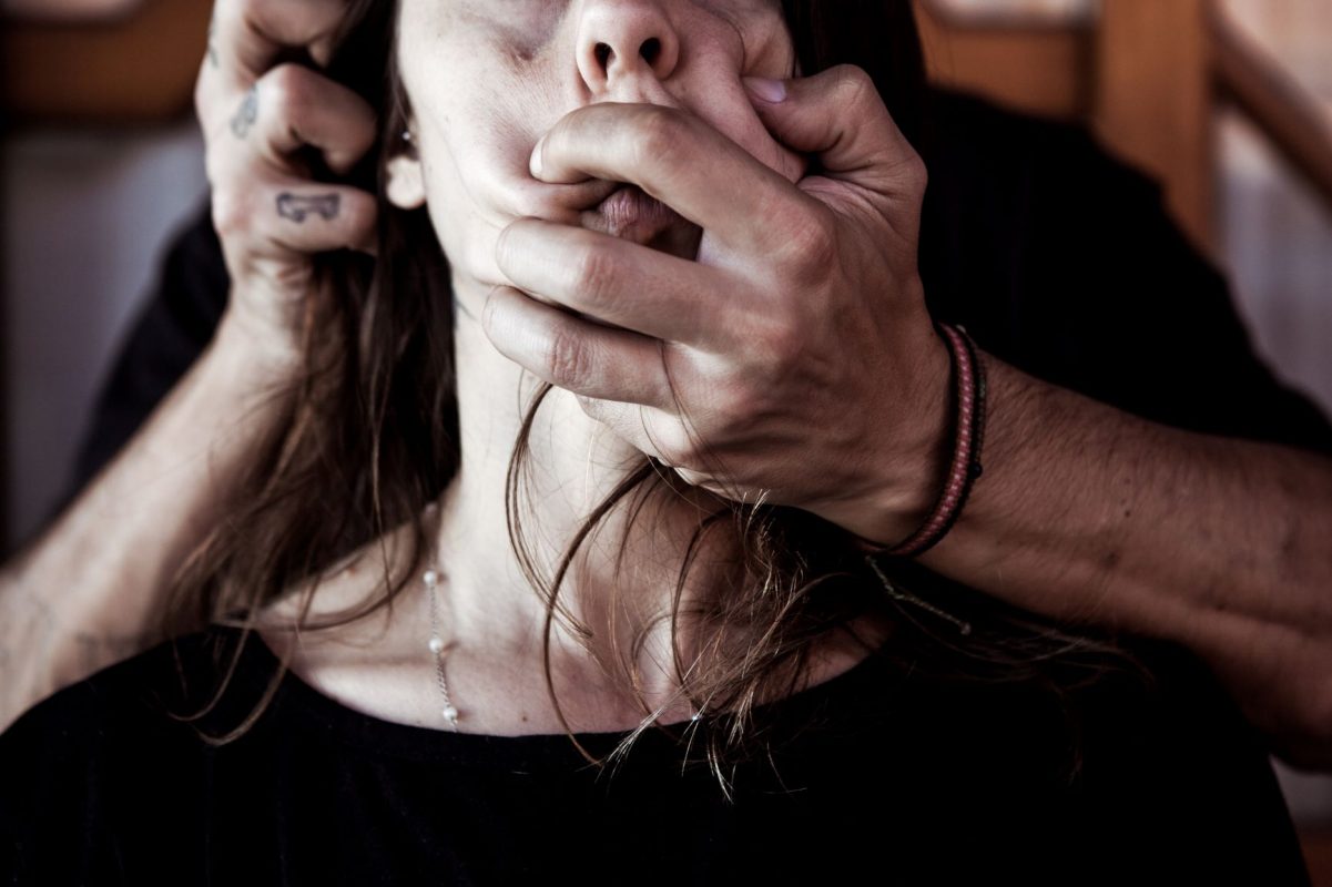 Ensaio fotográfico produzido especialmente pela jornalista Juliana Rabelo e o fotógrafo Felipe Carneiro para a série um vírus e duas guerras: mulheres sofrem com violência durante a pandemia (Foto: Felipe Carneiro)
