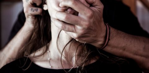 Ensaio fotográfico produzido especialmente pela jornalista Juliana Rabelo e o fotógrafo Felipe Carneiro para a série um vírus e duas guerras: mulheres sofrem com violência durante a pandemia (Foto: Felipe Carneiro)