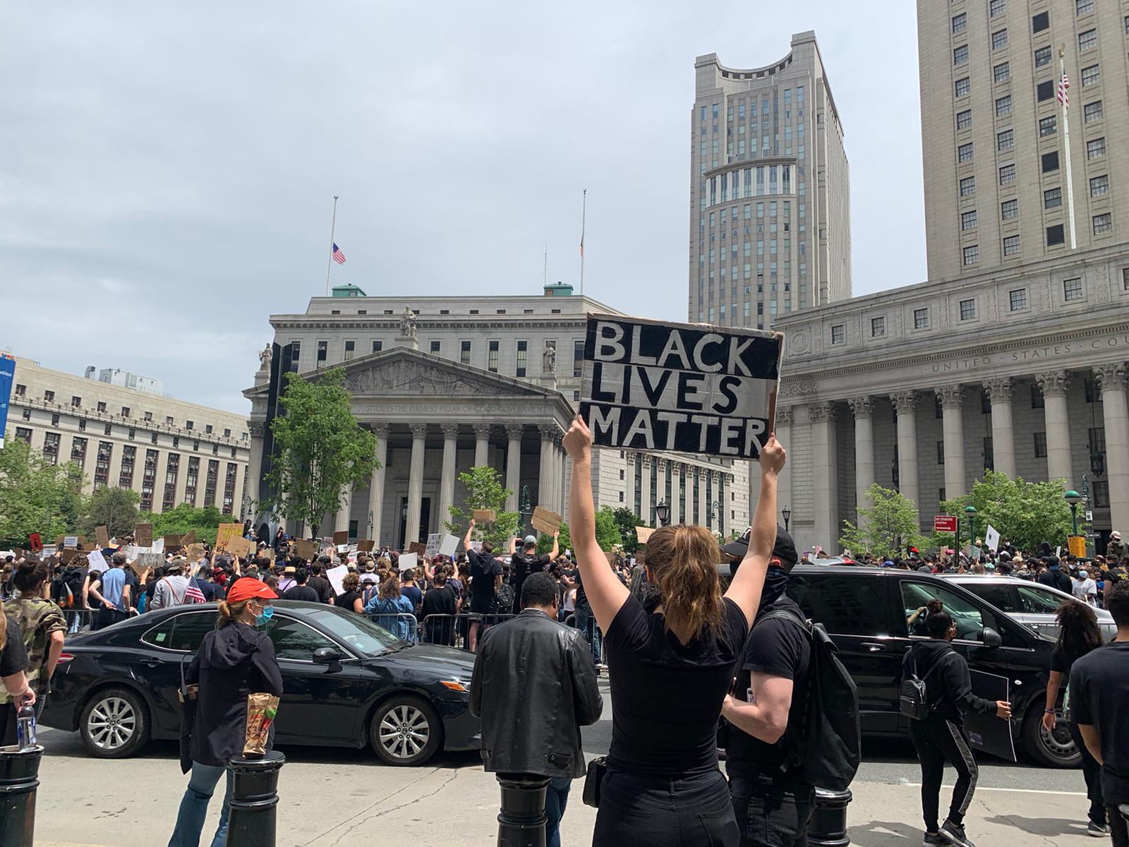Manifestação batizada de 'A Vigil and March for Black Lives" (Uma vigília e marcha pelas Vidas Negras) em Nova York (EUA), nesta terça-feira, 2/6: sétimo dia consecutivo de protestos contra a violência racial e homenagens às vítimas (Foto: Viviane Faver)