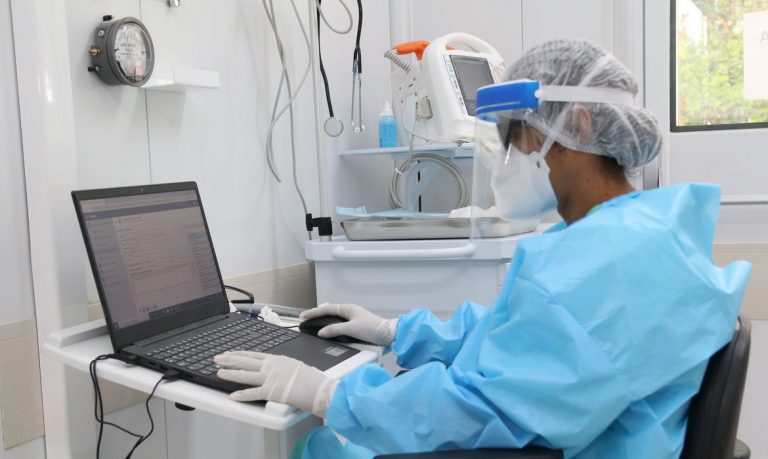 Análise de dados sobre Síndrome Respiratória Aguda da Grave (SRAG) na Fiocruz: indícios de segunda onda de covid-19 em pelo menos quatro estados (Foto: Erasmo Salomão/Ministério da Saúde)