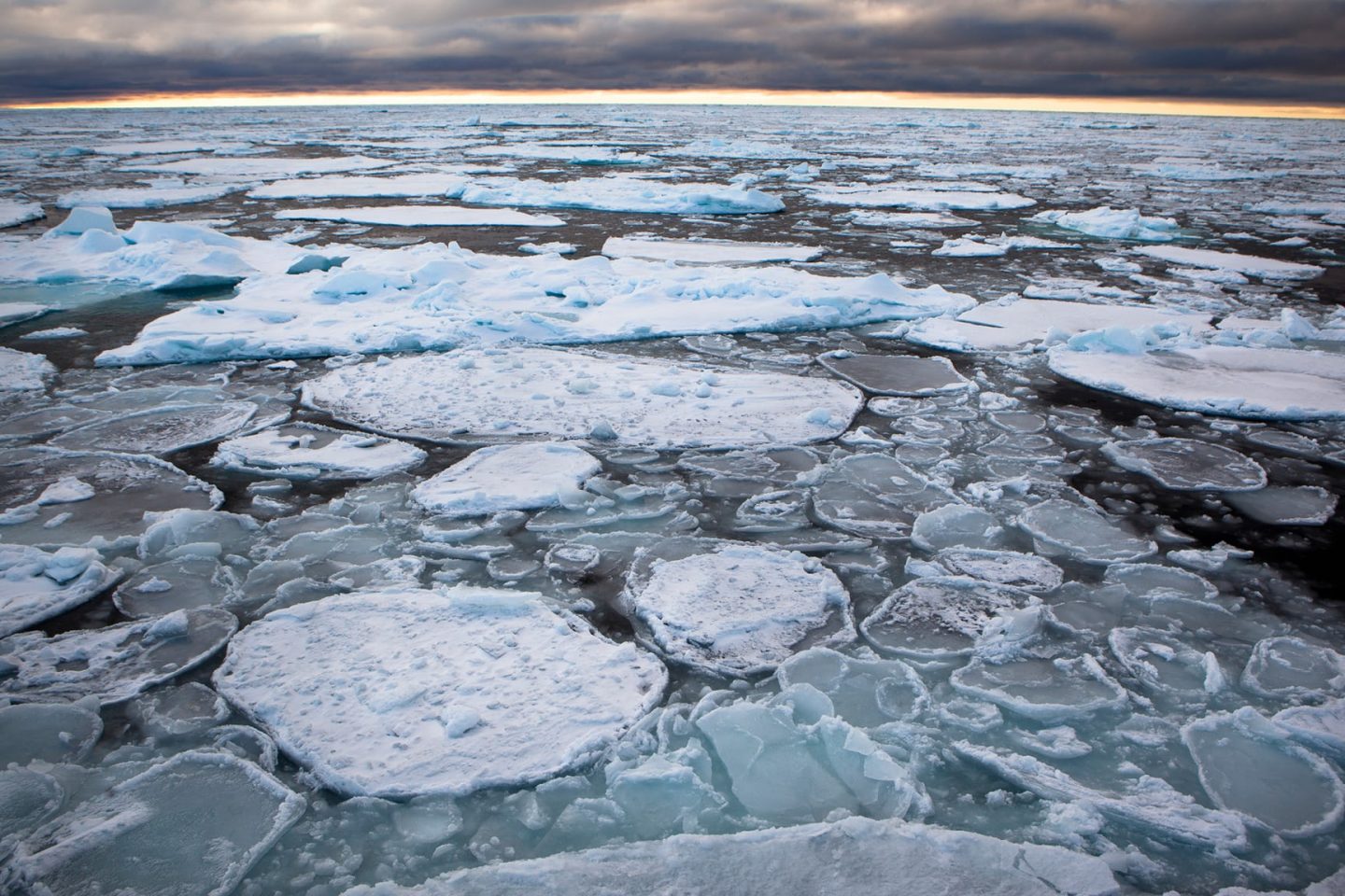 Degelo acelerado no Ártico, onde a temperatura em cidade da Sibéria chegou ao recorde de 38 graus: círculo vicioso ameaça região (Foto: Greenpeace)