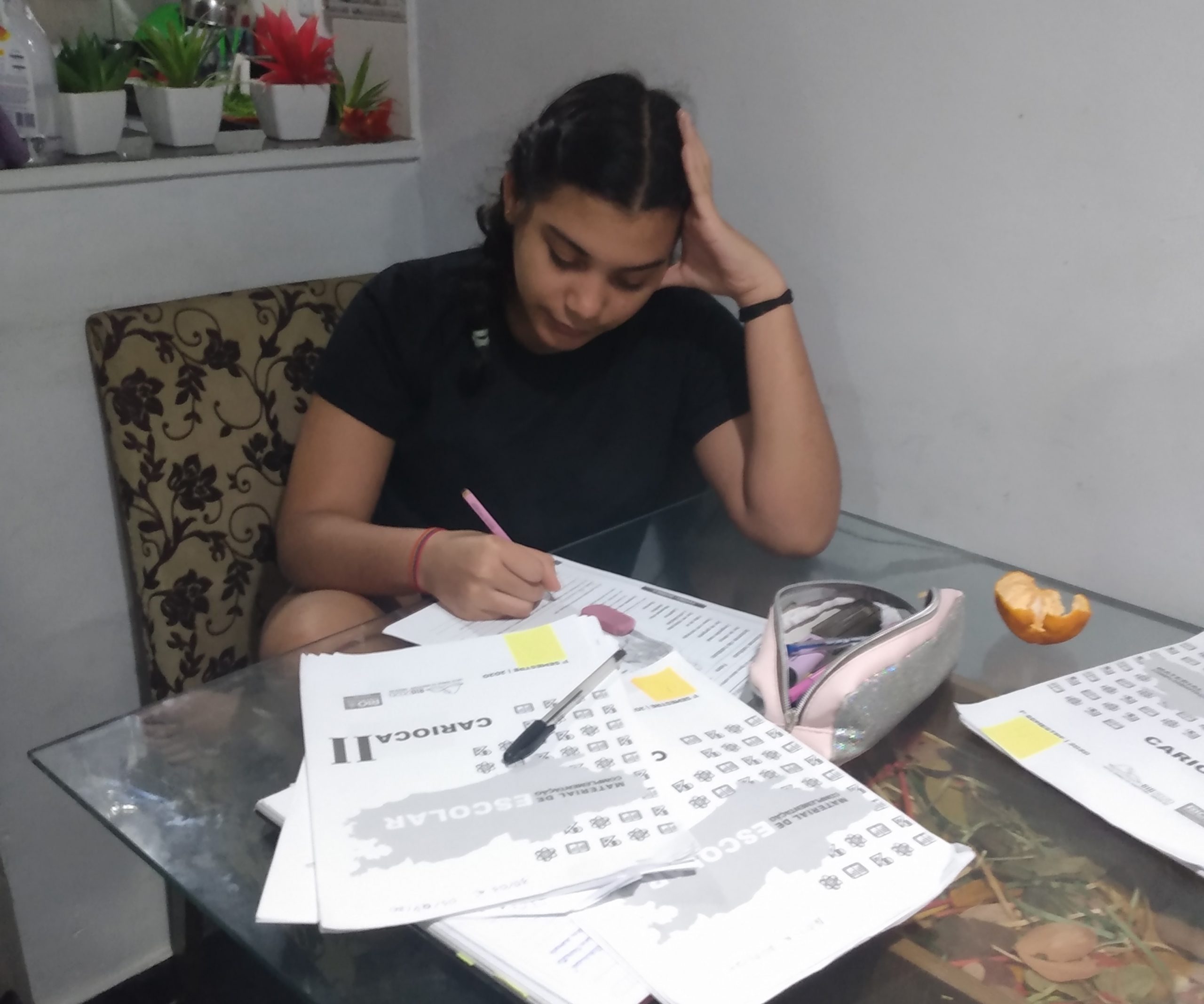 Longo e penoso caminho da educação a distância na Maré
