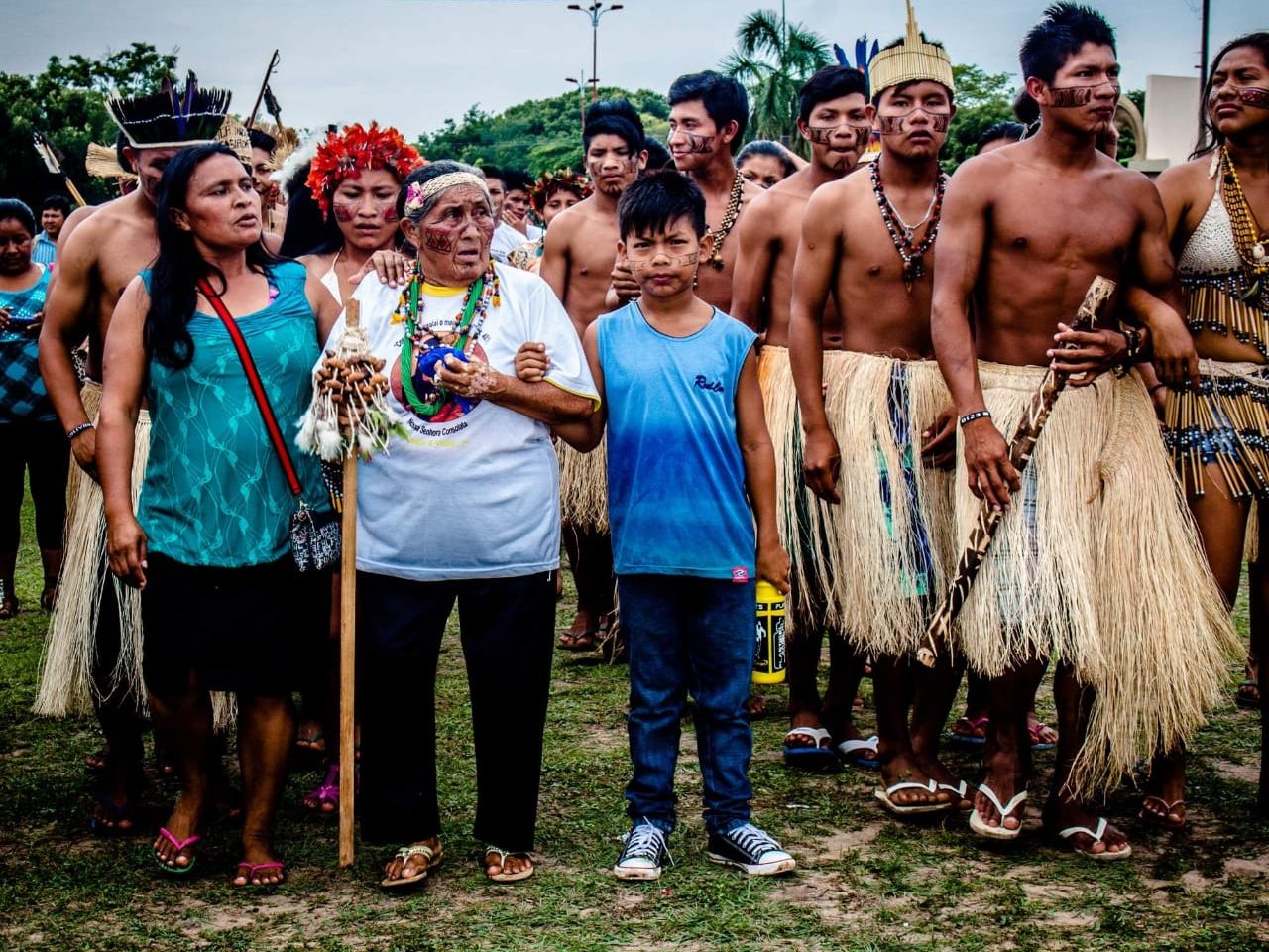 Vovó Bernaldina com um neto antes da pandemia: enterro em Boa Vista à revelia da família e sem rituais indígenas (Foto: Yolanda Mene/Amazônia Real)