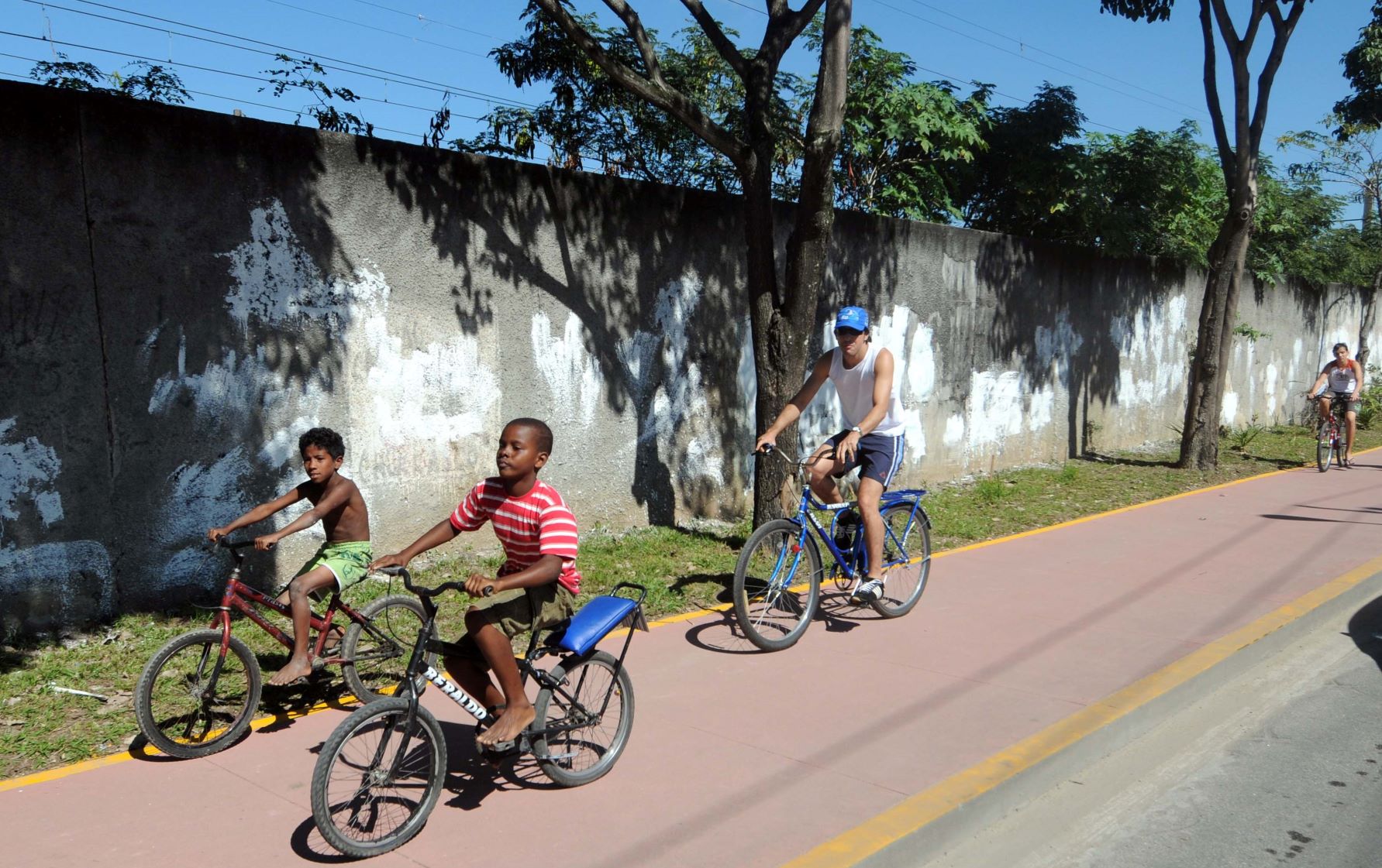 Ciclovia na Zona Oeste do Rio, inaugurada em 2011: cidade sem investimentos em infraestrutura cicloviária desde 2017 (Foto: J. P. Engelbrecht/Prefeitura do Rio)