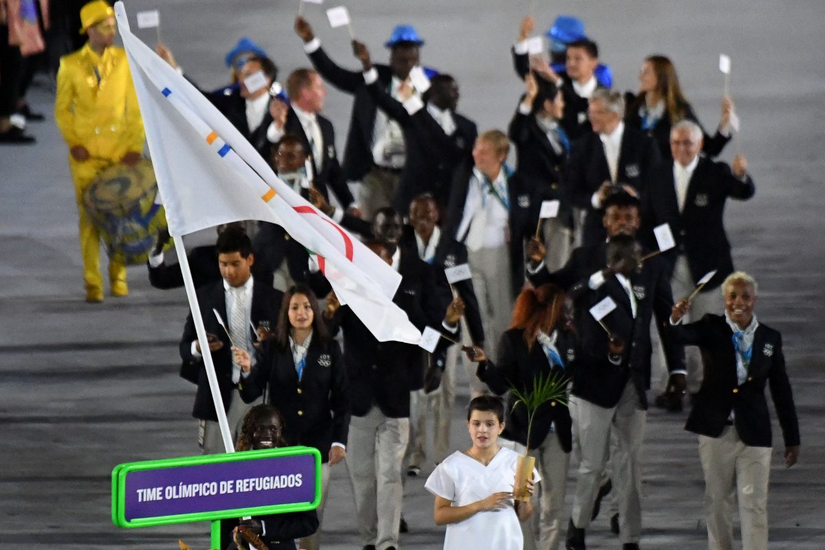 Time olímpico de refugiados na cerimônia de abertura da Rio 2016