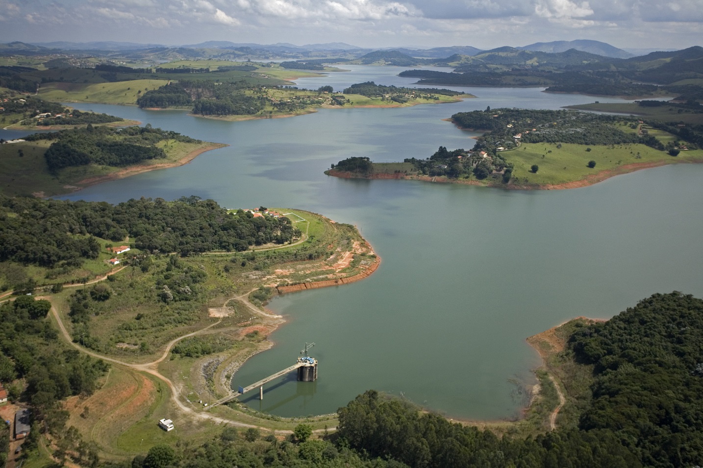 Imagem aérea do sistema Cantareira durante a crise hídrica de 2016. Foto Erik Lopes/TNC