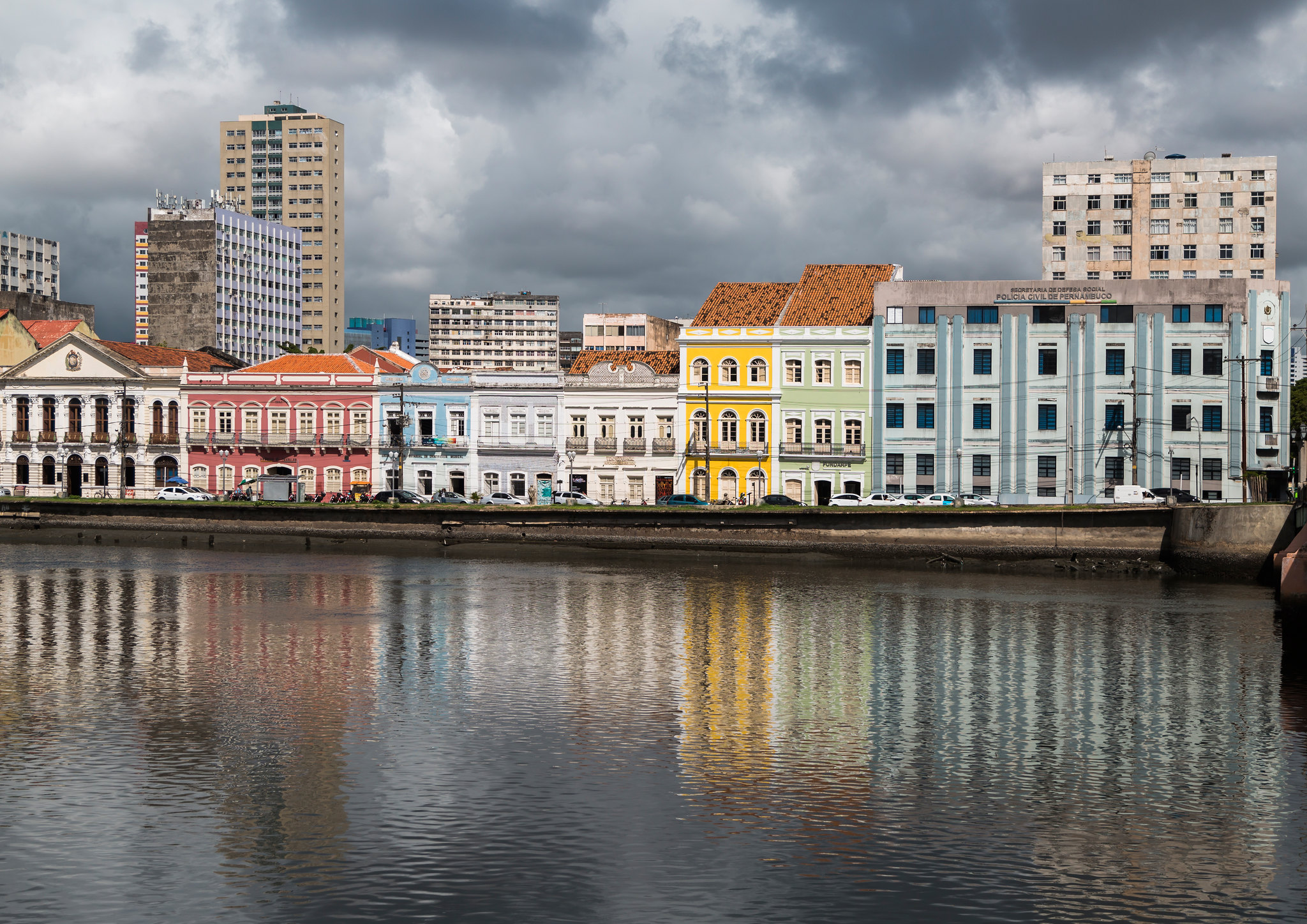Rio Beberibe: entre Recife e Olinda, cada margem sofre de um jeito com a poluição