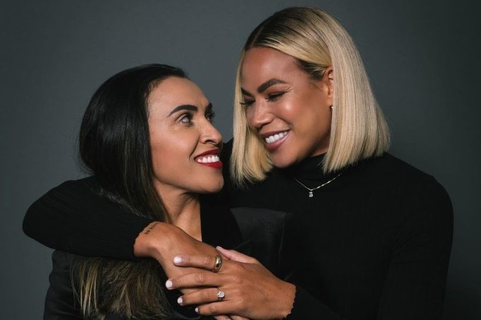 Marta e Toni, que jogam juntas no Orlando Pride, time dos EUA, e anunciaram o noivado em janeiro: brasileira fez homenagem inédita na seleção à parceira do mesmo sexo (Foto: Reprodução/Instagram)