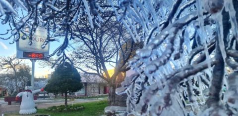 Termômetro marcando - 6º C em São Joaquim na serra catarinense: três dias de frio extremo com temperaturas negativas, neve e geadas na Região Sul (Foto: Mycchel Legnaghi/ São Joaquim on line/ Fotos Públicas)