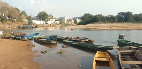Rio Paraguai com nível mais baixo da história em Cáceres: seca ameaça navegação e dificulta combate a incêndios (Foto: Defesa Civil/MT)