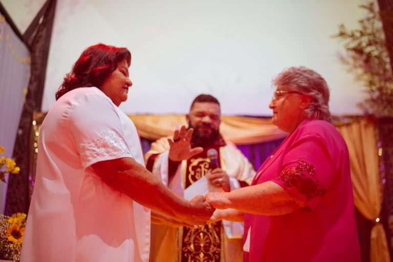 Elas se casaram em uma celebração religiosa com efeito civil oficiada pelo Reverendo Cristiano Valério, da Igreja da Comunidade Metropolitana de São Paulo.