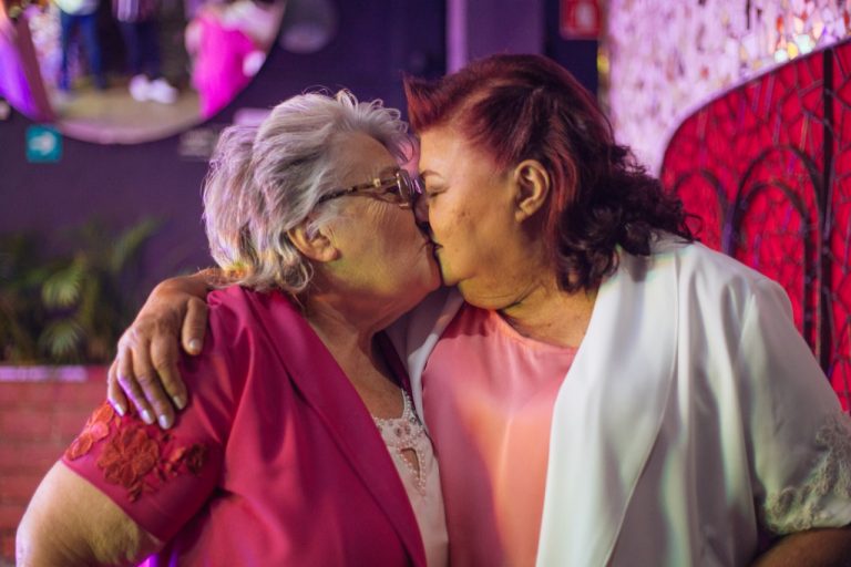 Ângela e Wilmann: enfim casadas após quase três décadas juntas.