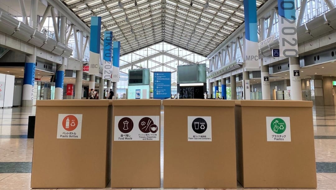 Caixas de lixo para reciclagem: todas as sedes de eventos olímpicos terão recipientes e voluntários orientando o despejo correto (Foto: Divulgação)