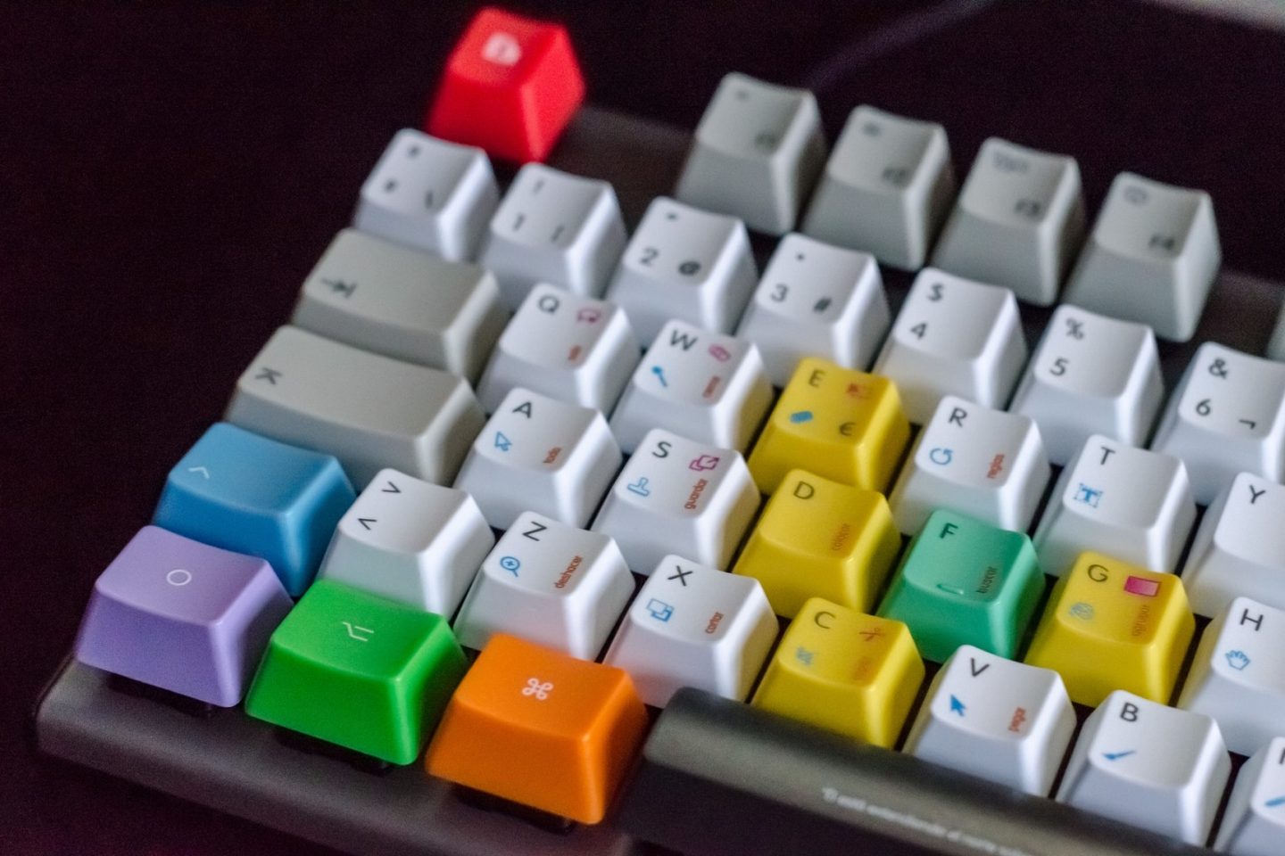 O teclado mecânico é uma alternativa durável e amiga do meio ambiente. Foto Juan Gomez/Unsplash