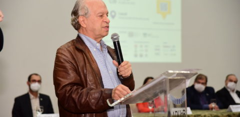Renato Janine Ribeiro discursa na abertura da Reunião anual da SBPC: "Cortes brutais nos investimentos prejudicam muito o trabalho dos cientistas no Brasil". Foto SBPC/Divulgação