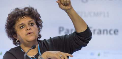 Izabella Teixeira discursa na COP21, em Paris, em 2015. De lá pra cá, segundo ela, "as políticas ambientais do governo sofreram uma destruição sem precedentes". Foto Jonathan Raa/NurPhoto via AFP