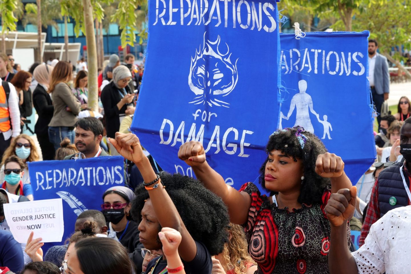 Manifestação na COP27 pede reparação por perdas e danos climáticos: países pobres pedem fundo para financiamento (Foto: Fayez Nureldine / AFP)