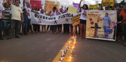 Manifestação em protesto contra o assassinato do líder quilombola Edvaldo: clima de guerra contra quilombos no Maranhão (Foto: João Paulo Guimarães)