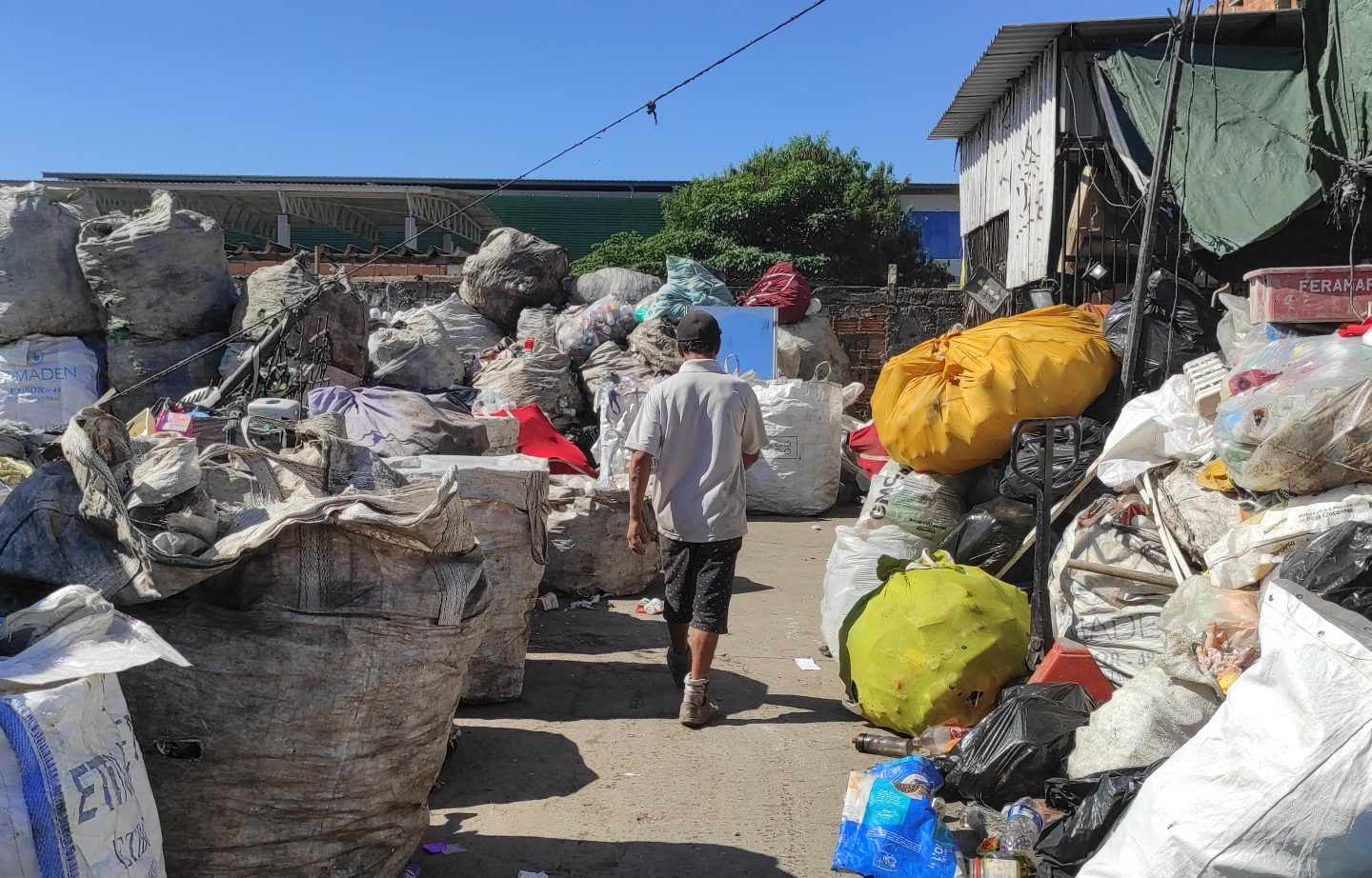 Lixão na Região Metropolitana do Rio: catadores sentem falta da fonte de sustento e reclamam de abandono do poder público (Foto: Casa Fluminense)