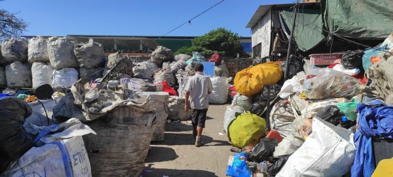 Lixão na Região Metropolitana do Rio: catadores sentem falta da fonte de sustento e reclamam de abandono do poder público (Foto: Casa Fluminense)