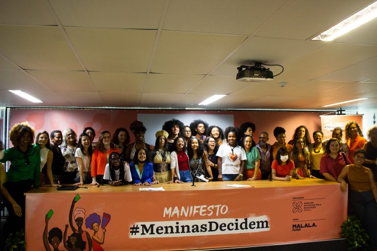 Vinte de meninas de todo o país ficaram responsáveis pela redação do Manifesto #MeninasDecidem pelo Direito à Educação. Foto Fundo Malala
