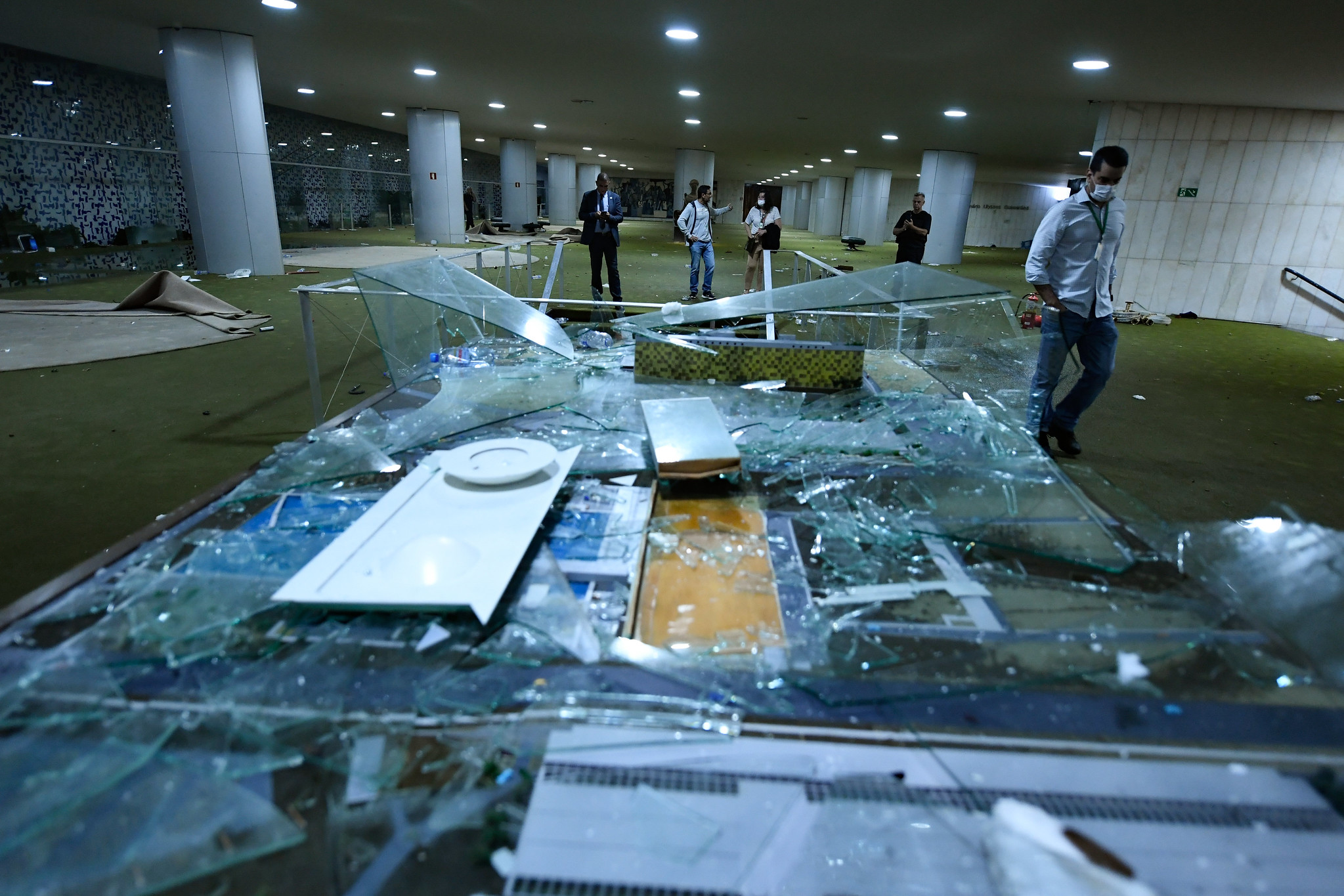 estruição no Senado Federal: bolsonaristas podem responder por cinco crimes, de golpe de estado a depredação do patrimônio histórico (Foto: Jeferson Rudy / Agência Senado)