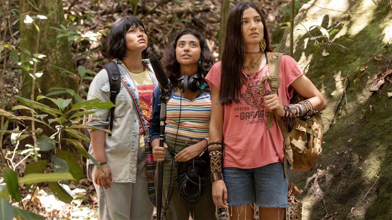 Ellie Makuxi, Isabela Santana e Dandara Queiroz: jogens atrizes indígenas protagonizam Pintadas, que aborda a ancestralidade indígena e traz temas como preservação ambiental e violência contra a mulher (Foto: Manoela de Mello/TV Globo)