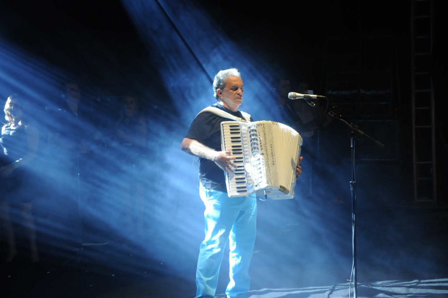 O forrozeiro Flávio José no São João de Campina Grande: apresentação abreviada para dar lugar ao sertanejo Gusttavo Lima. Foto divulgação
