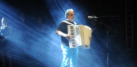 O forrozeiro Flávio José no São João de Campina Grande: apresentação abreviada para dar lugar ao sertanejo Gusttavo Lima. Foto divulgação
