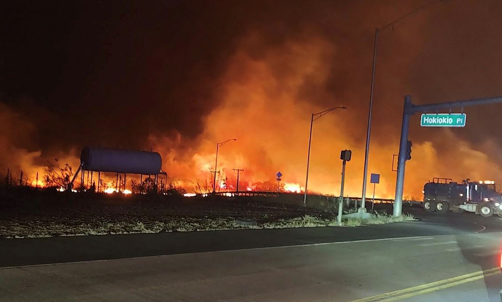 Incêndio florestal na ilha de Maui espalhou-se rapidamente com os ventos do furacão (Foto: Zeke Kalua / County of Maui / AFP) 