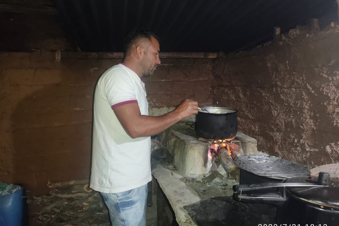 Cleber diz que gosta de ser ousado e não poupa especiarias no preparo dos tradicionais pratos da culinária Tuxá (Foto: Arquivo pessoal)