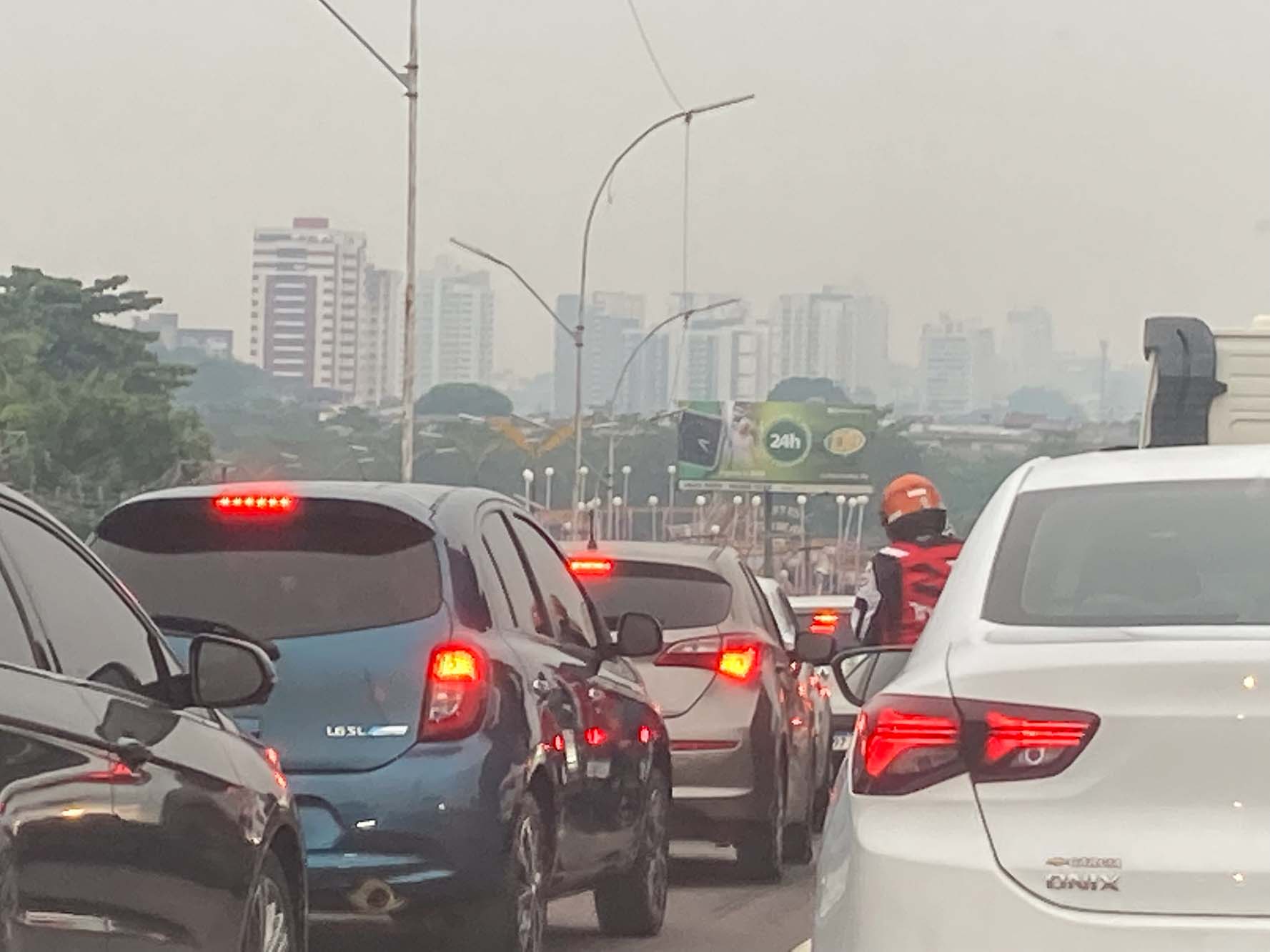 Fumaça em Manaus causada pelas queimadas na região metropolitana: incêndios florestais no Pará agravam situação (Foto: Alberto César Araújo/Amazônia Real)
