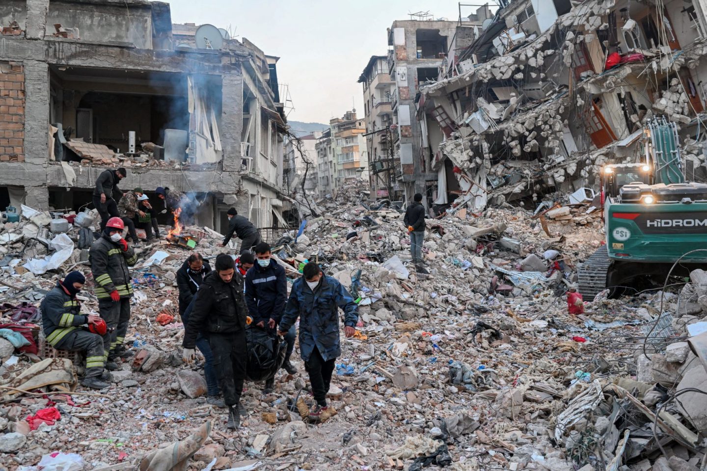 Resgate de vítimas do terremoto em Hayta, na Turquia: voluntários brasileiro ajudam no socorro a sobreviventes do terremoto (Foto: Bulent Kilic /AFP = 14/02/2023)
