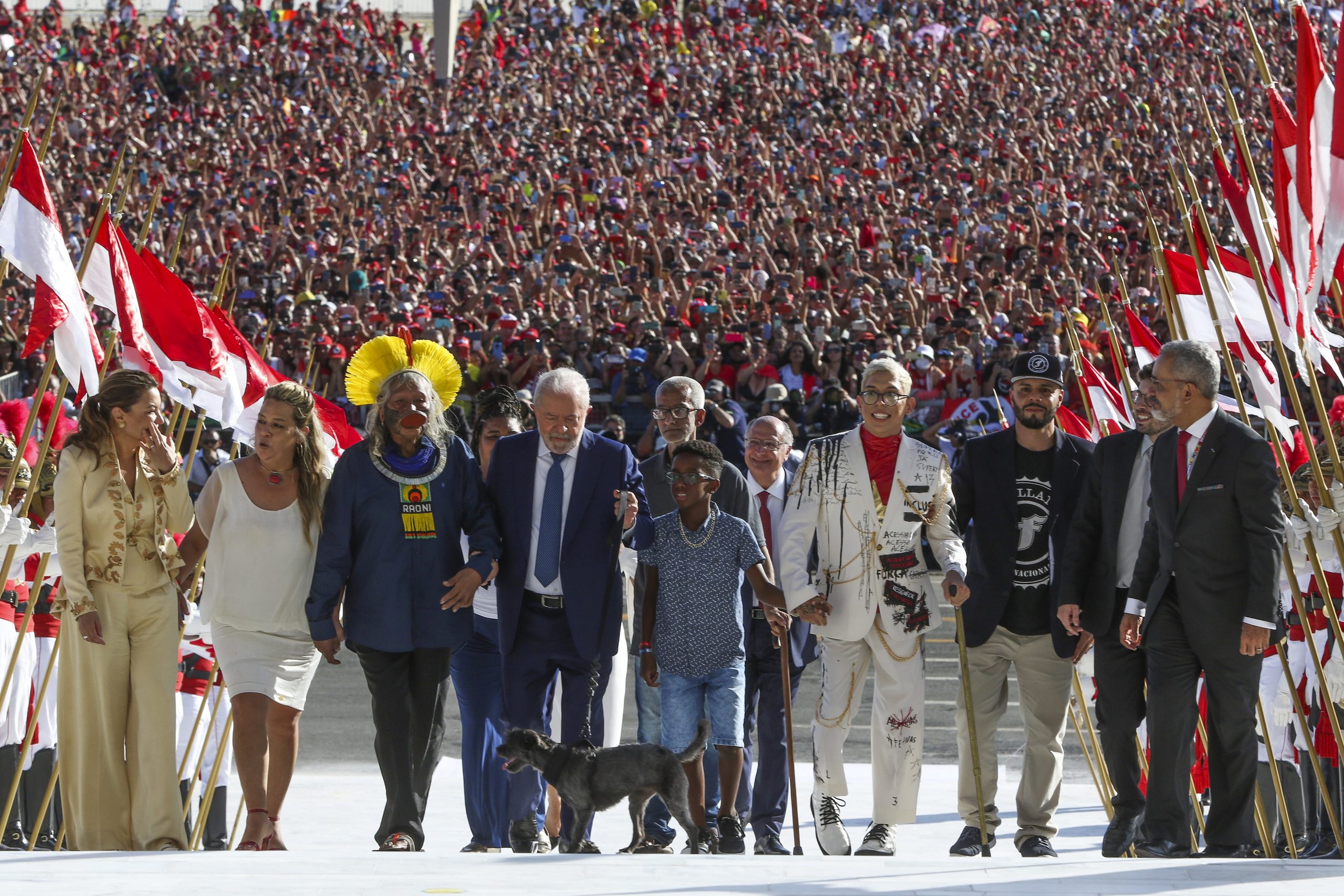 Na posse, em janeiro, Lula subiu a rampa do Palácio do Planalto acompanhado de representantes de vários grupos sociais. No entanto, a diversidade em cargos de liderança no governo ainda é baixa. Foto Tânia Rego/Agência Brasil