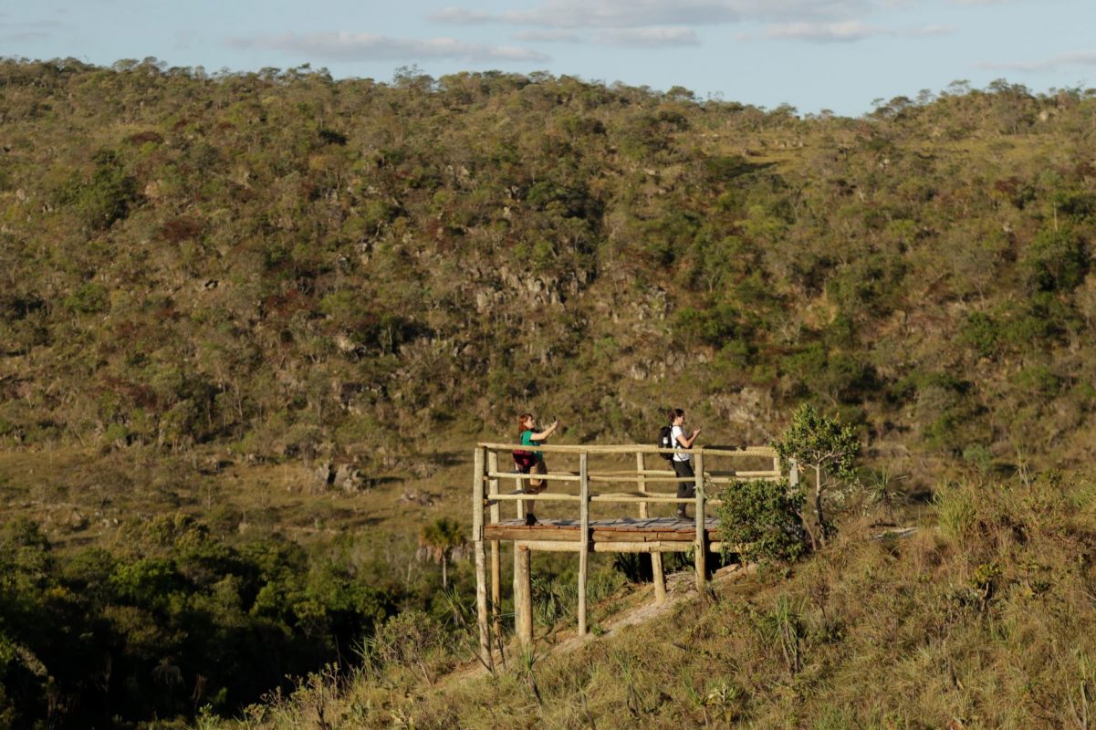 Turistas visitam área da Chapada dos Veadeiros em território Kalunga: visitantes e moradores enfrentam dificuldades no transporte (Foto: Joedson Alves / Agência Brasil)
