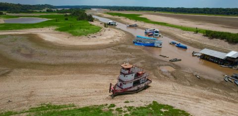 Lago seco perto de Manaus: estiagem extrema na Amazônia foi um dos retratos de 2023, o ano mais quente da história (Foto: (Foto: Alberto César Araújo/Amazônia Real - 31/10/2023)