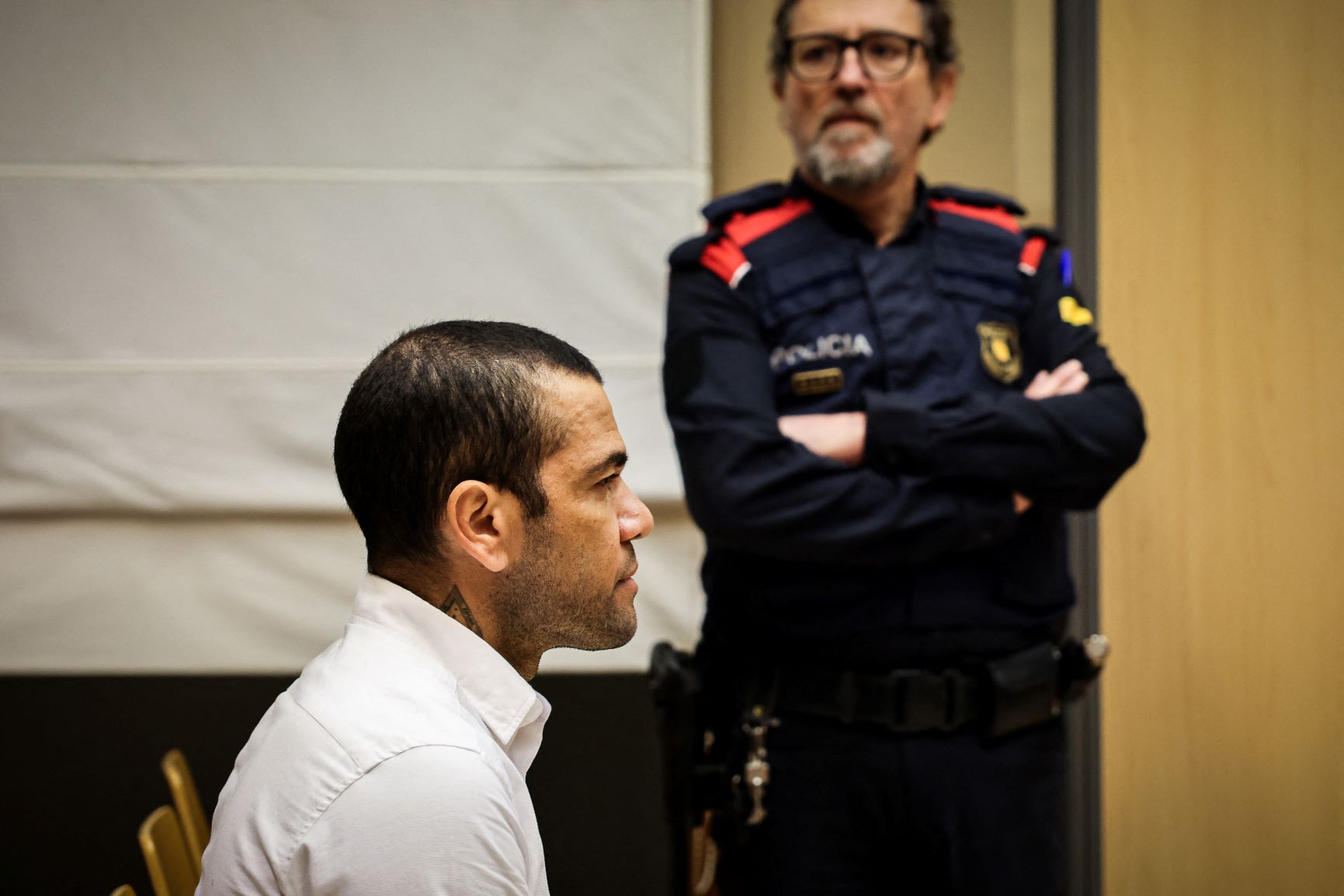 Daniel Alves no julgamento por estupro em Madri (Foto: Jordi Borras / Pool / AFP)