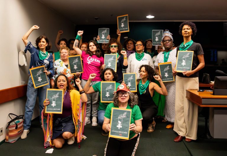 Mulheres n Câmara dos Deputados para exigir arquivamento do PL do aborto: repúdio a projeto une diferentes vozes femininas (Foto: Juliana Duarte / Movimento Criança não é Mãe)