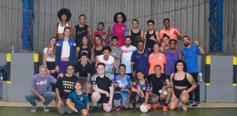 O time do IMBB, de São Paulo: pioneiro no futebol de pessoas trans do país, em maio último abriu turma somente para crianças em transição. Foto divulgação