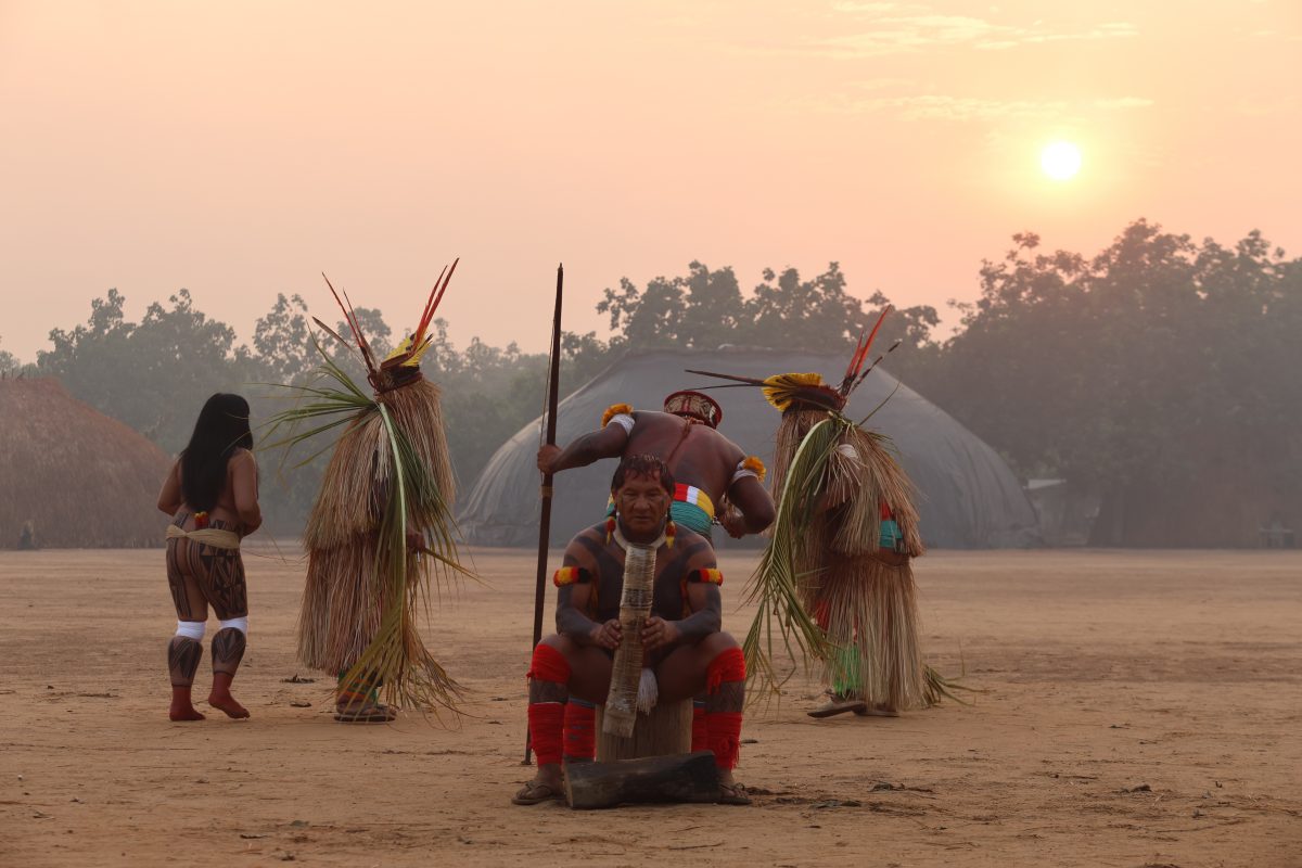 Amanhecer na aldeia Ulupuwene, após celebração do eclipse do sol. (Alaor Filho/ Fotos Públicas)