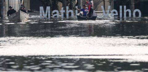 Município de Canoas, na Região Metropolitana de Porto Alegre, submerso após temporais: estudo mostra que Região Sul do Brasil vem apresentando, desde 1950, tendência de aumento de extremos de chuvas (Foto: Rafa Neddermeyer / Agência Brasil)