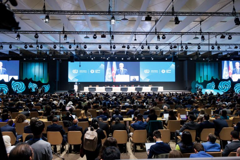 Mukhtar Babayev, presidente da COP29, discursa na plenária inicial em Baku: aprovação polêmica de regras para mercado de carbono (Foto: - Kamran Guliyev)