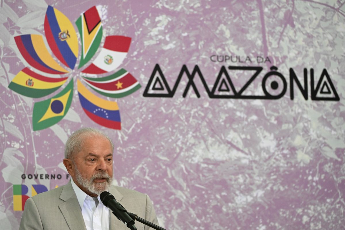 Lula discursa na Cúpula da Amazônia, em Belém. Apesar da decisão de fortalecer o Fórum Brasileiro de Mudança do Clima, o presidente ainda não encontrou tempo para se reunir com o coordenador-executivo do órgão. Foto Evaristo Sá/AFP