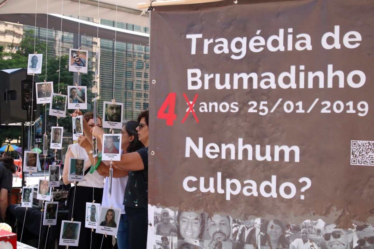 Ato no ano passado contra a impunidade dos responsáveis pelo rompimento da barragem da Vale em Brumadinho que matou mais de 270 pessoas: organizações lançam Observatório de Ações Penais para divulgar documentos e cobrar celeridade de processos na Justiça (Foto: Rovena Rosa - 15/01/2023)