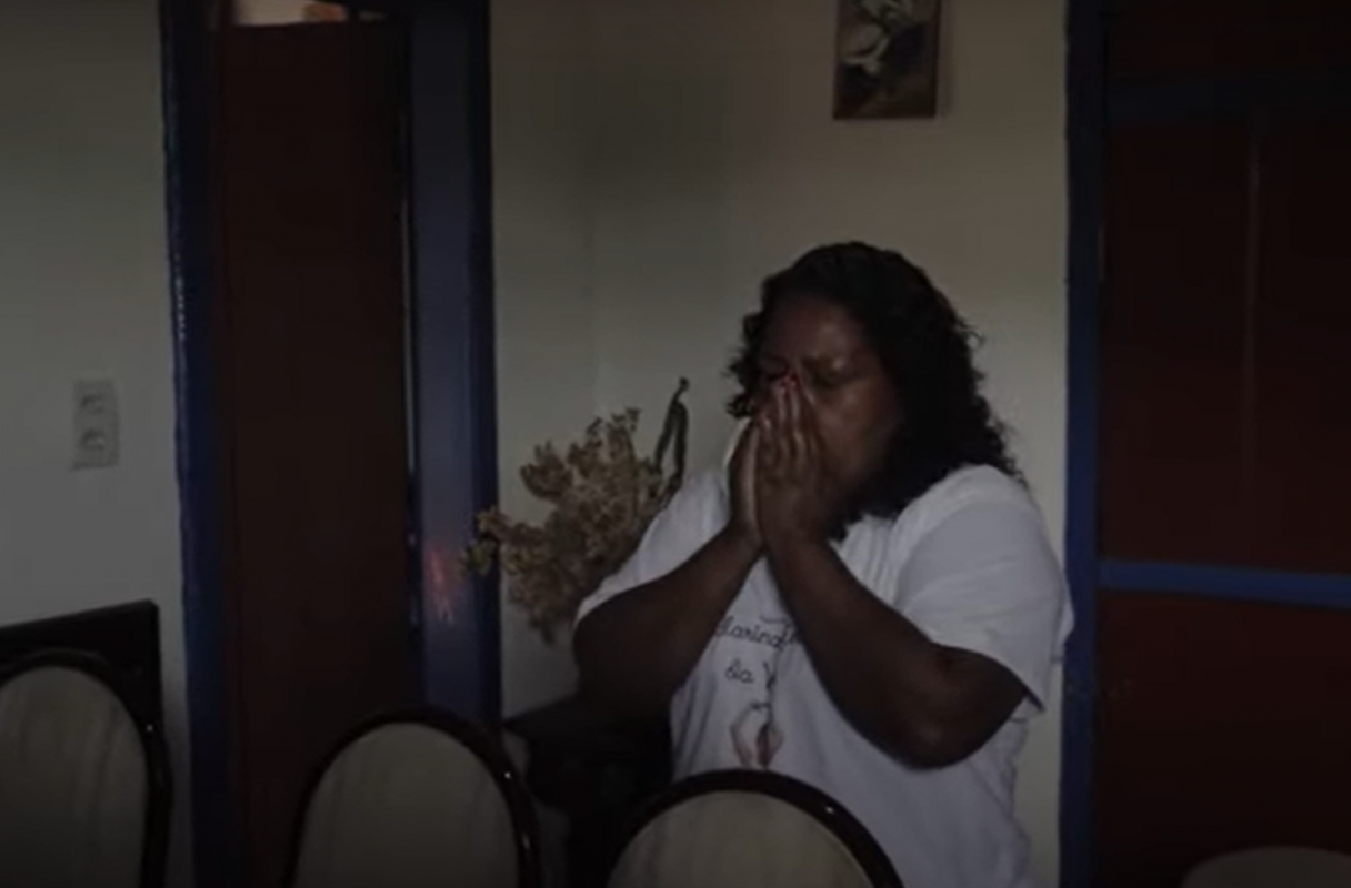 Maria dos Anjos, terapeuta corporal e raizeira indígena, lamenta perdas com a tragédia de Brumadinho e reclama de negligência da Vale com comunidades tradicionais (Foto: Reprodução)